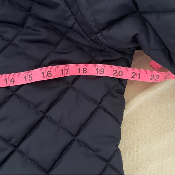 Ladies Old Navy quilted lightweight jacket in color navy blue, sz M, like new! - Picture 9 of 10